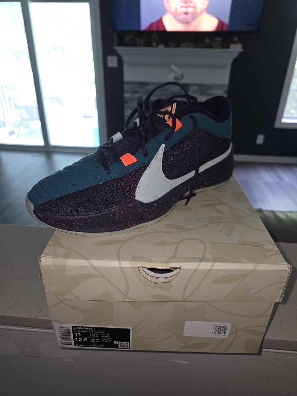 Nike Zoom Freak 5 Men’s Teal & Black Low-Top Athletic Shoes.